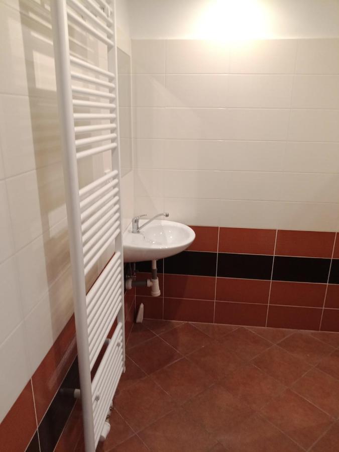 Apartman Obecni Hostinec Provodov (Hradec Kralove) Exterior photo